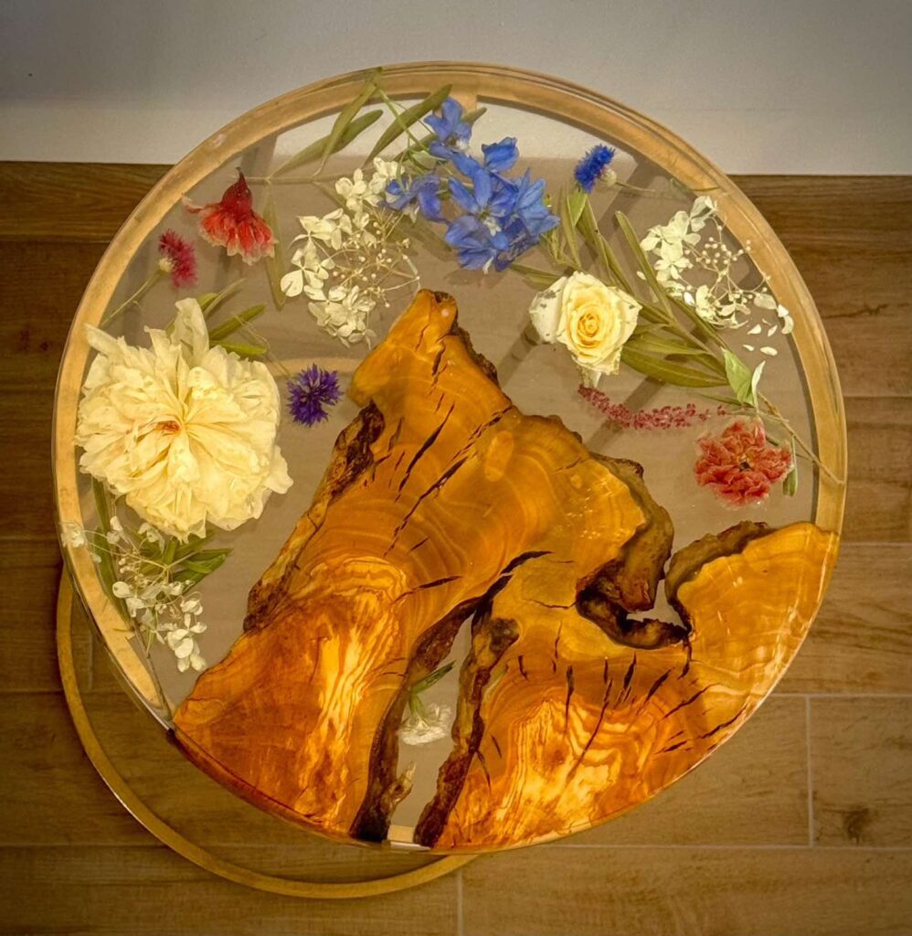 Маса от епоксидна смола "Цветна симфония"